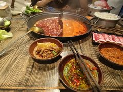番茄辣锅鸳鸯锅-冯校长老火锅(深圳总店)