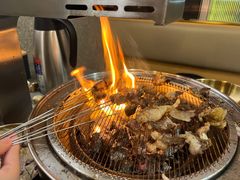 -围炉肉舍•炭烤活鳗•丹东海鲜烤肉(步行街店)