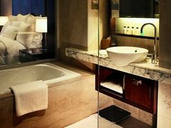 -上海龙之梦万丽酒店