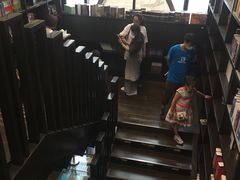 -钟书阁(松江泰晤士小镇店)