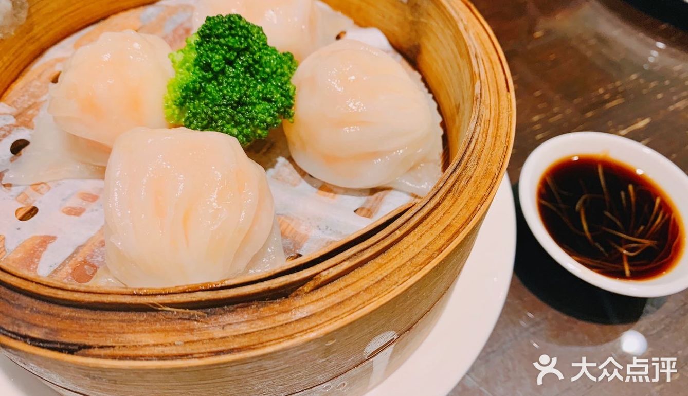 菠萝油也很不错！好吃！虾饺皇我觉得一般般
