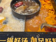 -老牌坊云南鱼豆花火锅(哈西万达店)