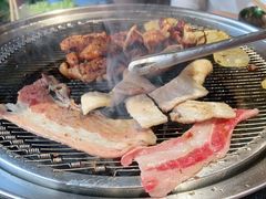 -围炉肉舍•炭烤活鳗•丹东海鲜烤肉(步行街店)