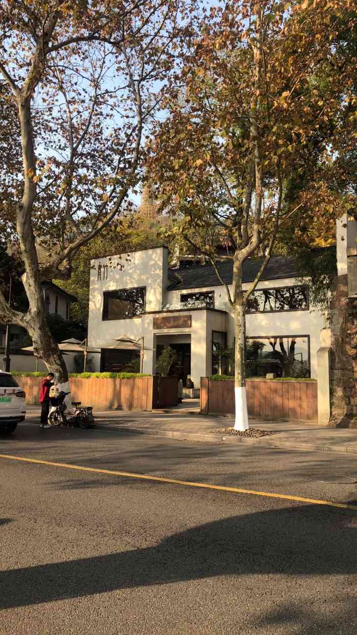 青竹茶舍-"到西湖最好的景不是逛,我们这些少年油腻男.