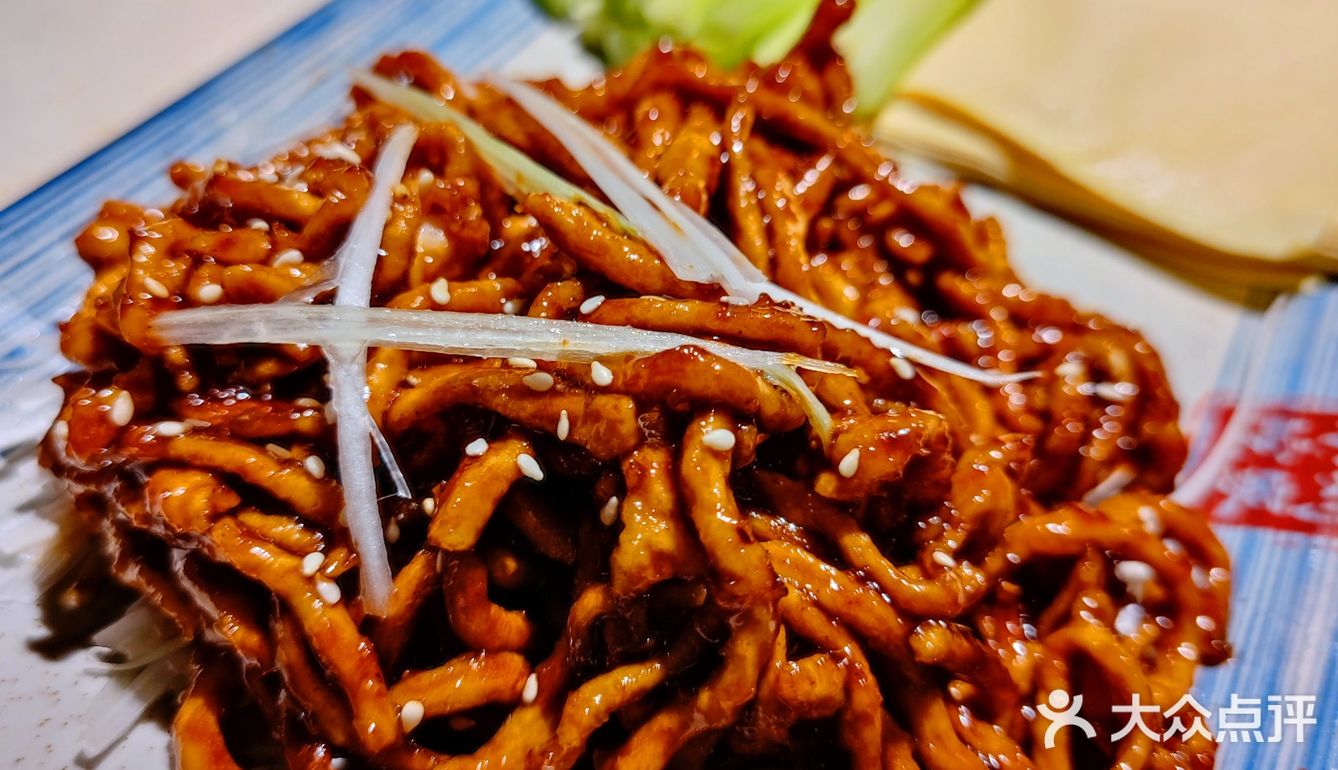 适合家庭小聚的小馆子，二楼环境更好。