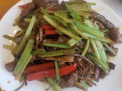 茶树菇炒牛柳-牧羊餐厅