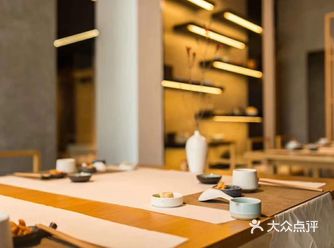 被炒得最火的云南特色美食应该就是"过桥米线"了
