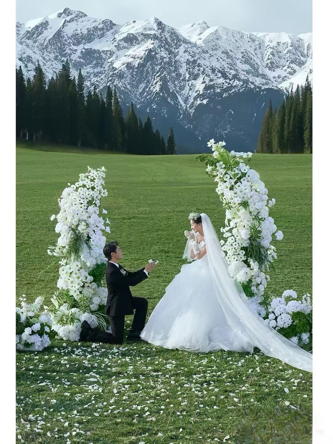 皇室百合婚纱摄影：演绎属于你的幸福时光