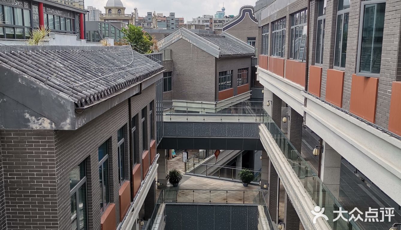 环境：岭南特色建筑，国粹粤剧经典装饰，户外绿化还行
