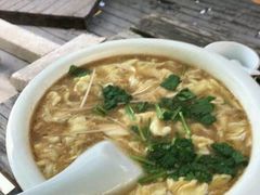 海鲜酸辣汤-金牌餐厅·天津菜·八珍豆腐·老爆三(瓷房子店)