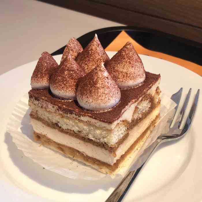 打分 咖啡师 好热情 点心好吃  有我最喜欢的比利时蛋糕和马卡龙 棒棒