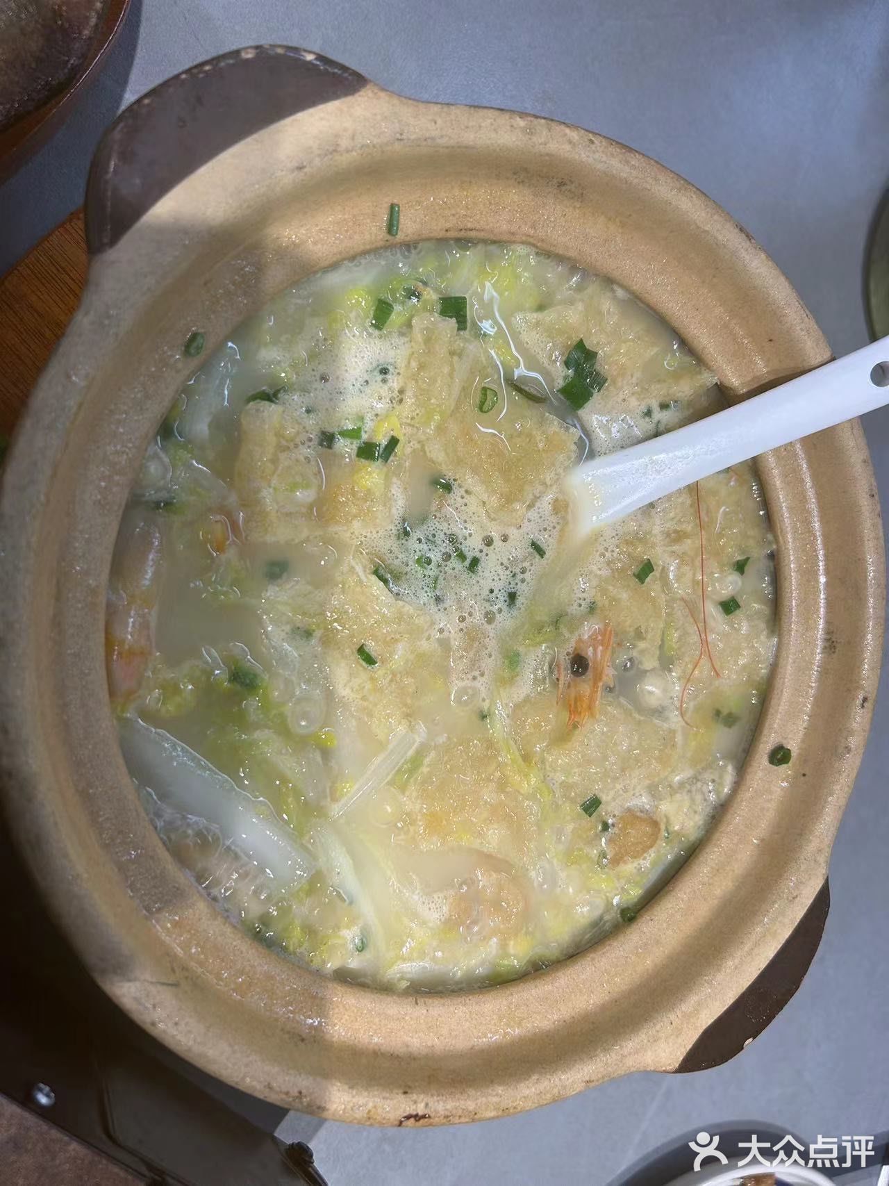 摸愚家的砂锅菜是我们一致认为的一家，毕竟砂锅炖的菜更香