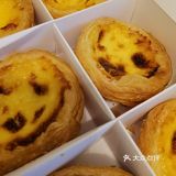 上周在虹口老头儿油爆虾前有23桌果断放弃今到店1点没排队油爆虾卖完了点了个沼虾王实物很大VS基围虾像吃大只小龙虾吃好祖宗一定要坐这个火车我走都比他开得快可算哄回家了这周第一周幼儿园生活结束我感觉他是去聊天的吃饭深受老师表扬吃货本色不改继续加油