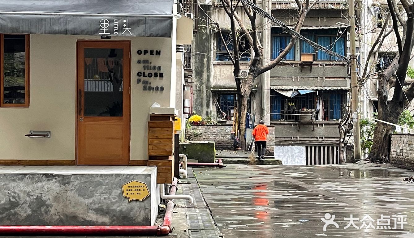 纯粹路过，早上还没到开门营业的时间