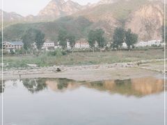 -百里峡七彩艺术小镇