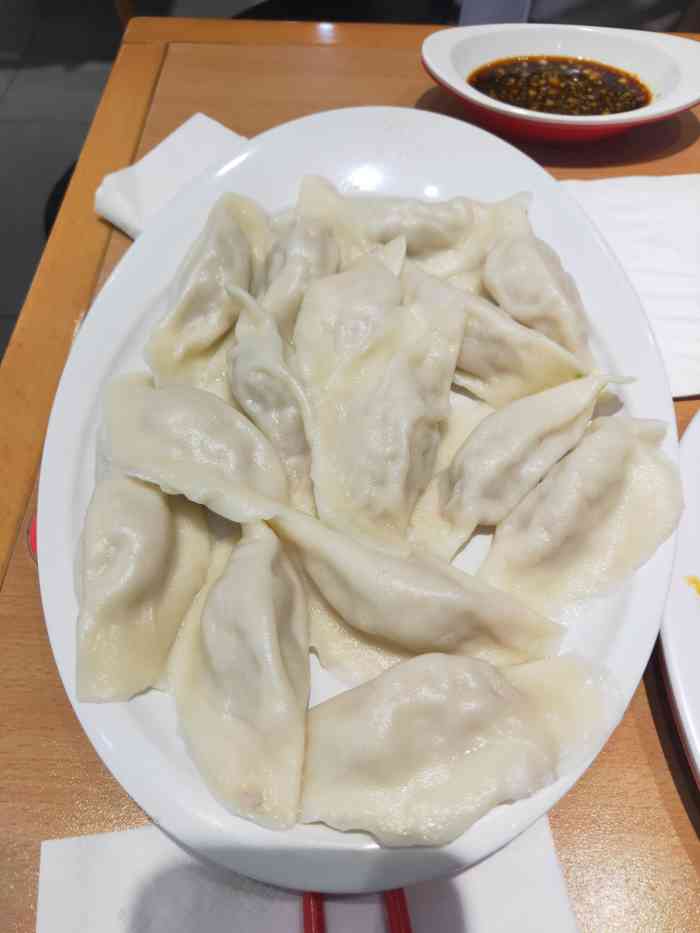 福顺多现包水饺-"环境干净整洁,玻璃厨房看起来有着鼎泰丰式.