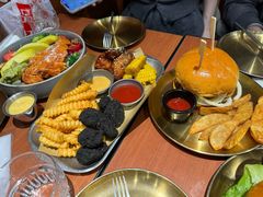 秘制鸡肉芒果牛油果沙拉-魏斯理汉堡(西安沣东吾悦店)