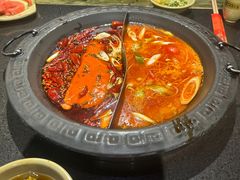 -宽板凳老灶火锅(台湾街店)