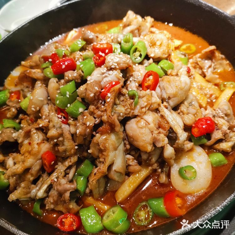 店里主打菜品干锅牛蛙,我们点了蒜香美蛙