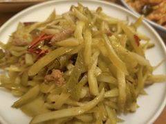 炒酸黄瓜丝儿-老昌春饼(中央大街店)