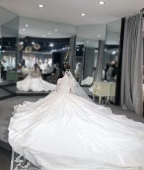 -艾米丽婚纱礼服