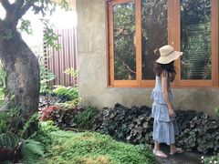 -Chom Cafe and Restaurant