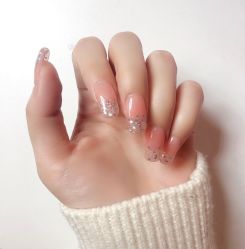-爱美睫美甲会馆