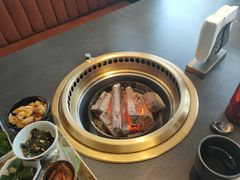 -铭牛烧肉·和牛海鲜自助(高新月牙湖店)