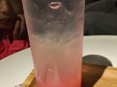 草莓气泡酸奶-sugarman espresso素饮糖人高新咖啡工厂