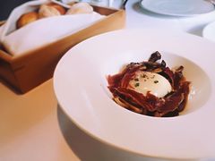 慢煮红心鸡蛋配奶油防风根泥-蝶舍·MAISON PAPILLON