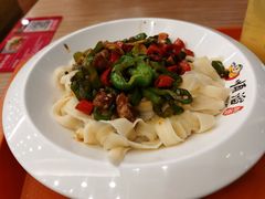 -顺溜·手工刀削面·黑金店(铜锣湾店)
