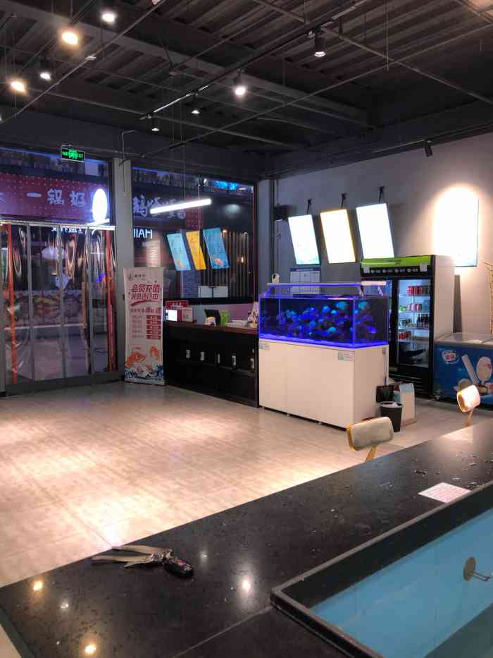 虾哆哆钓虾馆-"环境:到是不算小,不过周末只开了一池子,.