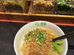 -呷佬·长沙手工米粉(金沙江路店)