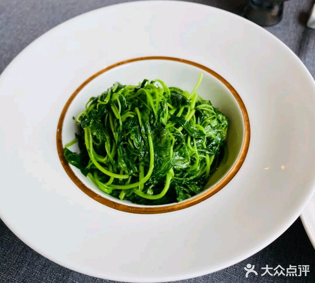 品鉴午间美味佳肴