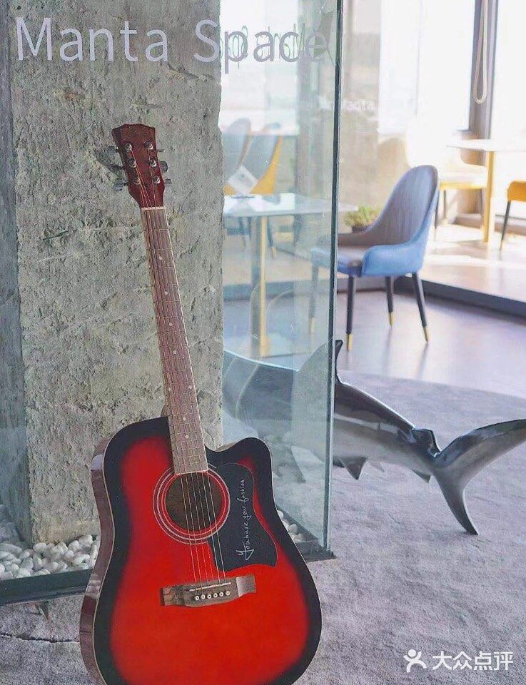 西餐厅+酒吧模式 曾厝垵天桥旁海边 厦门的海景餐厅之