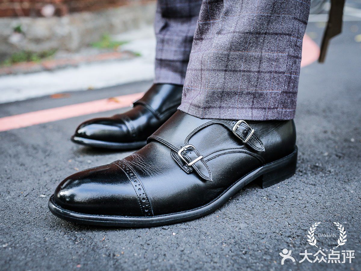 西装皮鞋三