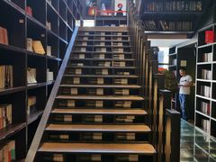 -钟书阁(松江泰晤士小镇店)