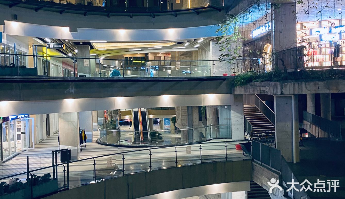 联发乾景广场拍照