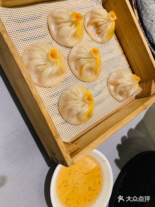 狮王府淮扬菜(新街口友谊店)蟹黄汤包图片