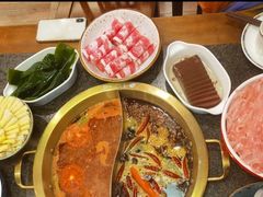 -小天鹅火锅·一线江景洪鼎旗舰店(洪崖洞店)