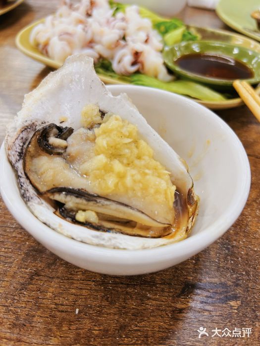 贞姨美食·老字号海鲜大排档炭烧蒜蓉生蚝图片