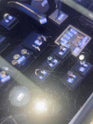 -灵彩珠宝(朗香街店)