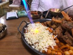 必点炸鸡翅配年糕-HOTISLAND海鸡岛·韩国料理(江南西店)