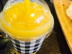 -莓园冰淇淋店