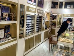 -美式眼镜·授权蔡司.依视路.尼康.豪雅.明月(人民广场店)