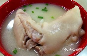 Soybean Soup with Pig Trotters
