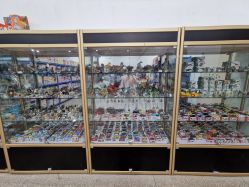 -逝水玩具折扣店