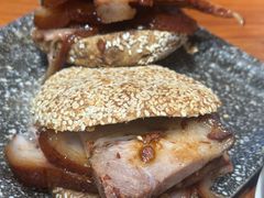 烧饼夹肘子-老天桥酱肉烧饼夹肘子(天桥店)