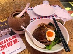 泰式椰皇炖乌鸡汤-陈鹏鹏潮汕菜(宝安机场T3航站楼店)