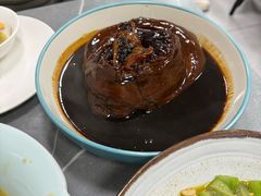 酱汁焖蹄膀-沪依小酒馆心意菜